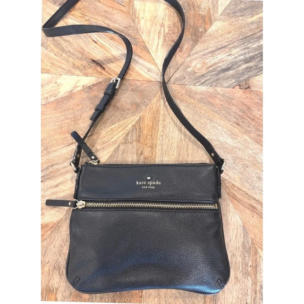 Kate Spade New York Black Pebbled Leather Crossbody Bag Gold Zip Front‎ Pocket